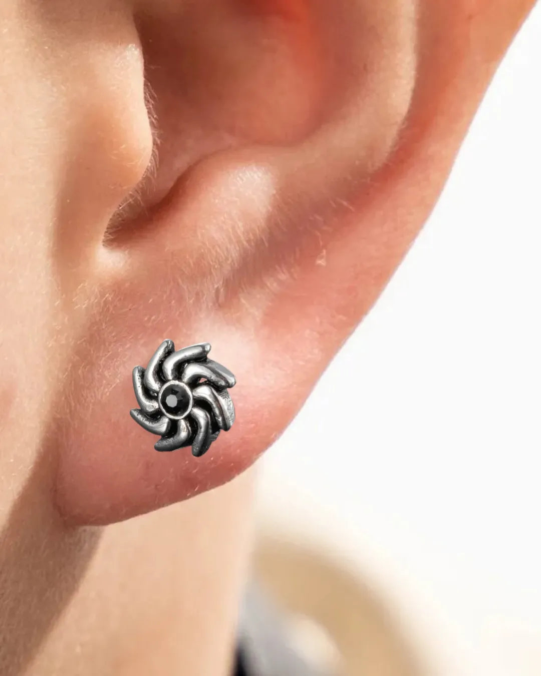 Men’s Spiral Gear Stud Earring – Black Gem Center, Vintage Steel