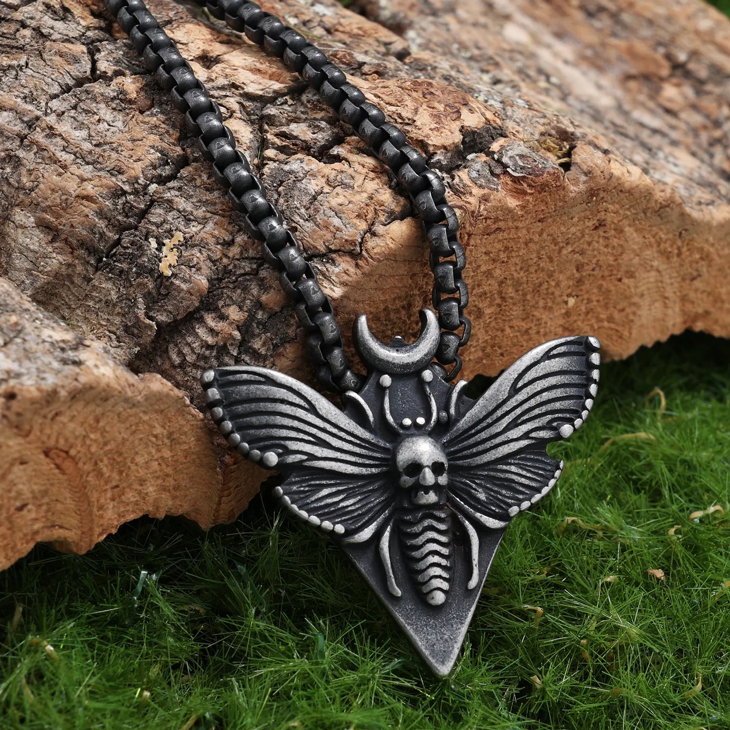Men’s Gothic Bee Skull Pendant Necklace – Retro Black Stainless Steel Chain (29mm)