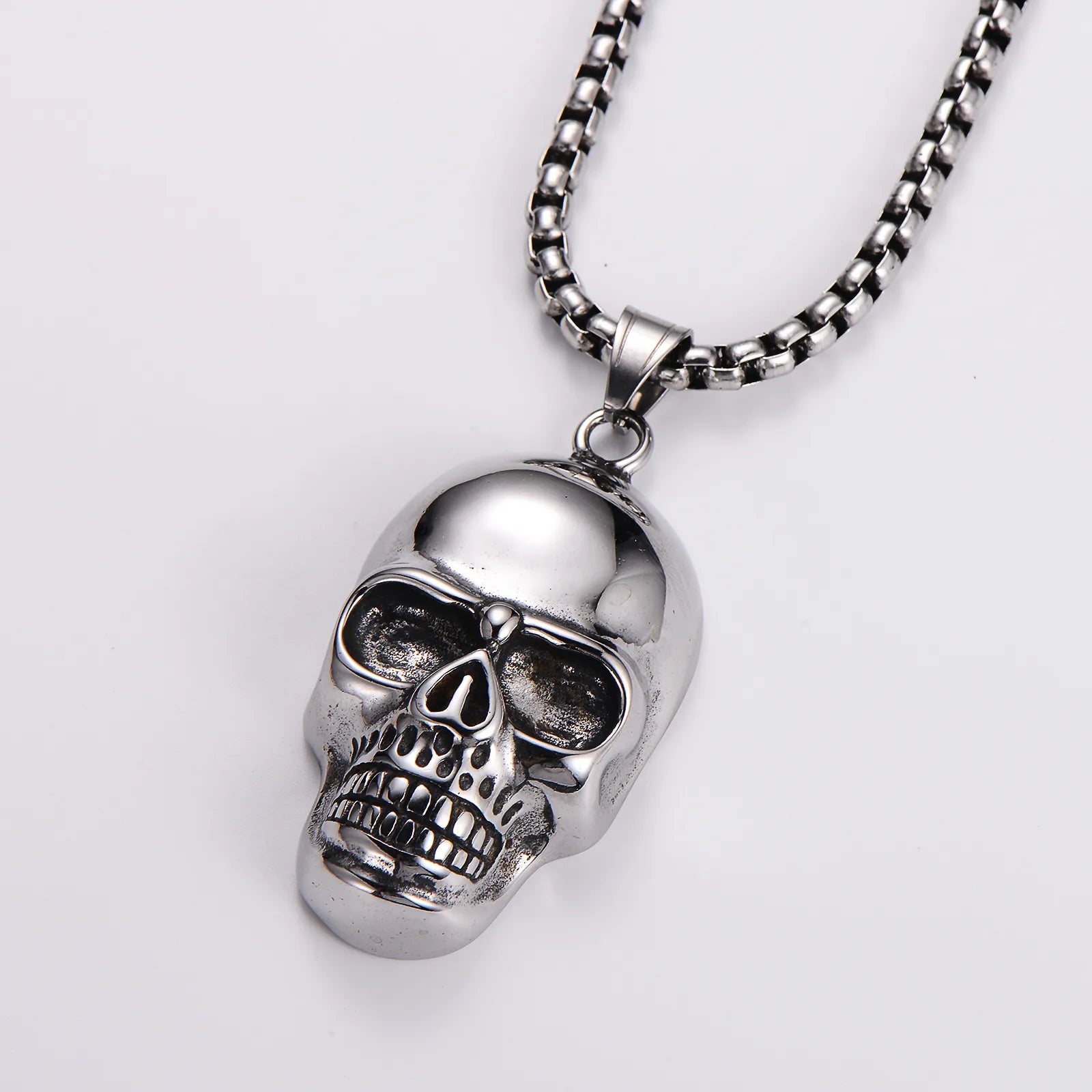 Bold Skull Pendant Necklace – Large Size Stainless Steel Chain for Men