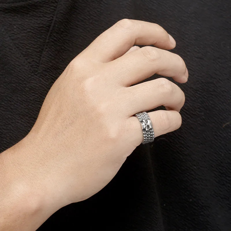Hip-Hop Skull Textured Stainless Steel Ring for Men – 8mm Wide, Gothic Halloween Style