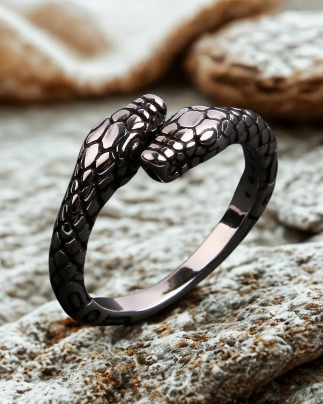 Simple Snake Design Men's Ring – Polished Titanium Steel